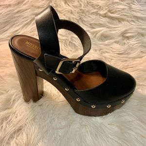 Mossimo supply co. Clogs